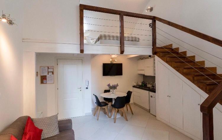 Appartamento Santi Apostoli House Napoli Esterno foto